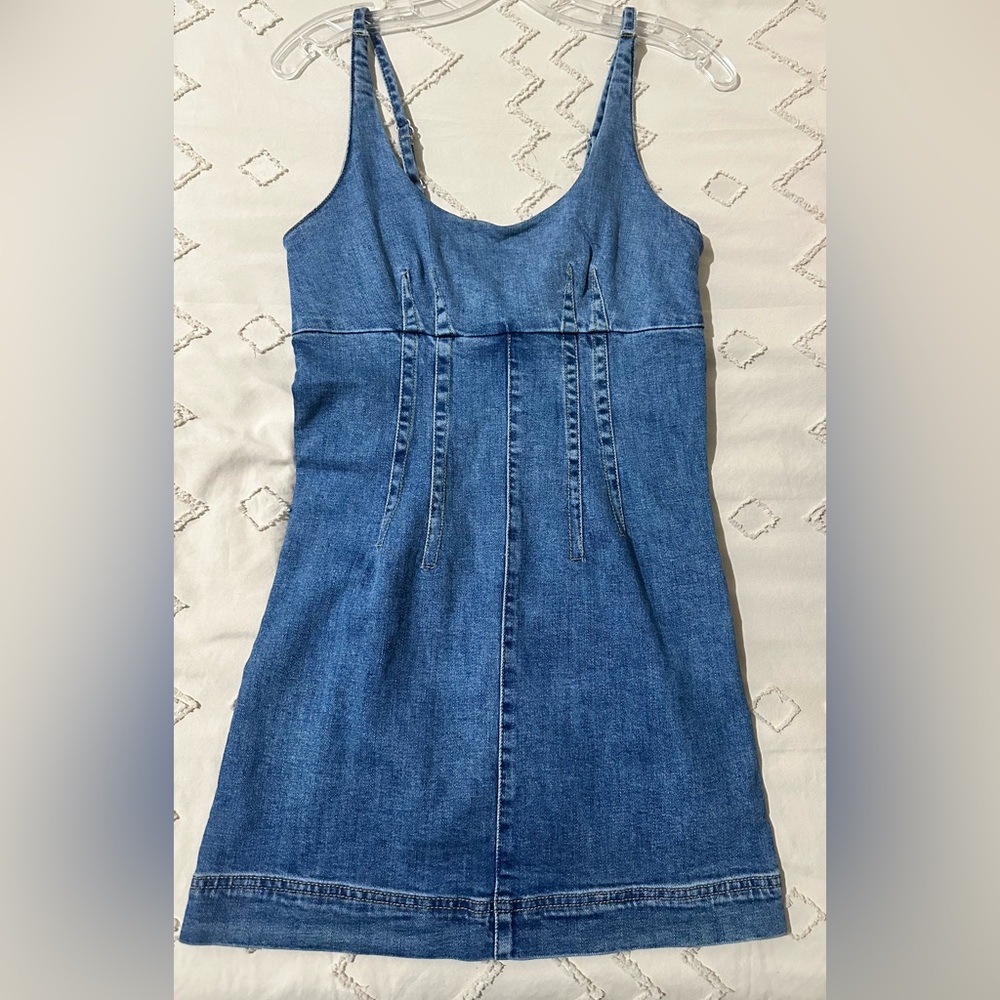 RSQ, cute jeans short dress, size medium, used once, in great condition.